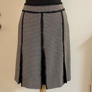 Ann Taylor Black/White Houndstooth Pleated Skirt.